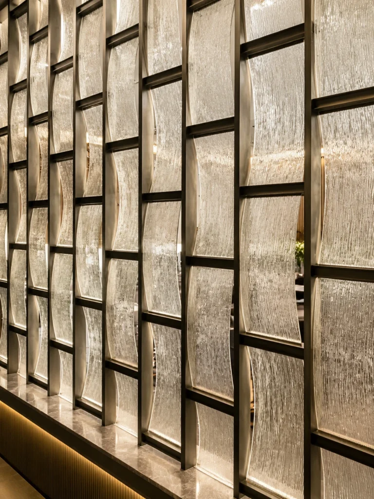 Curved Crystal Tiles — Application reference 001